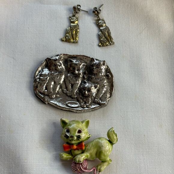 Lot of 3 Vintage Kitty Cat Brooches & Pair of Earrings Cat Lover Kitten - Picture 2 of 9